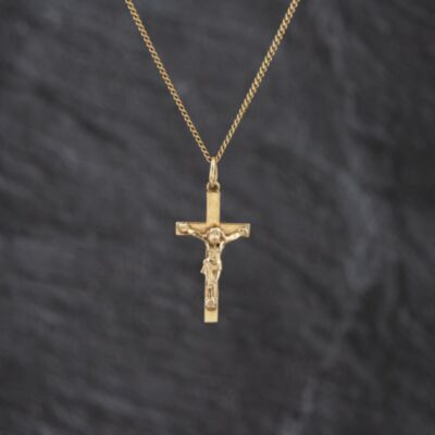 Pre-Owned 9ct Yellow Gold Crucifix Cross Pendant & 19 Inch Curb Chain 41143467