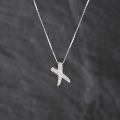 Pre-Owned 9ct White Gold Diamond Set Kiss Pendant & 16 Inch Box Chain 41143474