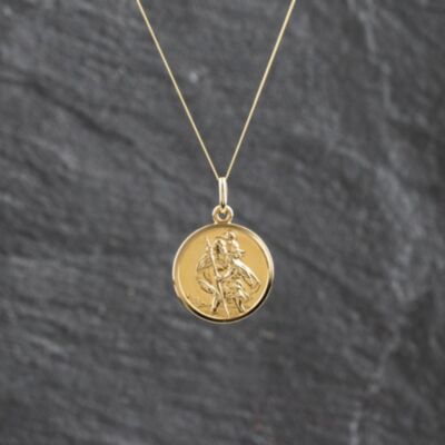 Pre-Owned 9ct Yellow Gold Round St Christopher Pendant & 18 Inch Curb Chain 41143509
