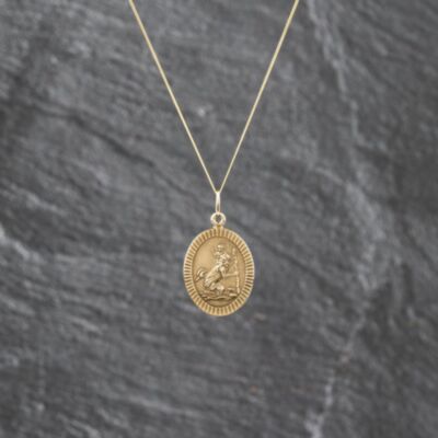 Pre-Owned 9ct Yellow Gold Oval St Christopher Pendant & 18 Inch Curb Chain 41143513