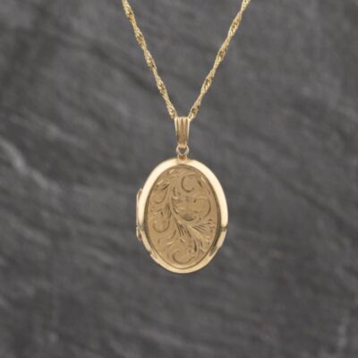 Pre-Owned 9ct Yellow Gold Oval Hand Engraved Locket Pendant & 18 Inch Curb Chain 41143521