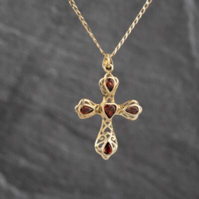 Pre-Owned 9ct Yellow Gold Garnet Set Cross Pendant & 16 Inch Curb Chain 41143559