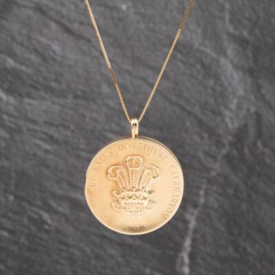 Pre-Owned 9ct Yellow Gold Round Welsh Investiture Locket Pendant & 20 Inch Box Chain 41143607