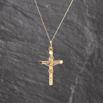 Pre-Owned 9ct Yellow Gold Crucifix Cross Pendant & 18 Inch Curb Chain 41143611
