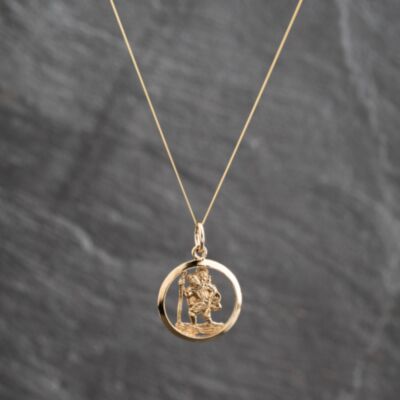 Pre-Owned 9ct Yellow Gold Openwork Round St Christopher Pendant & 18 Inch Curb Chain 41143647