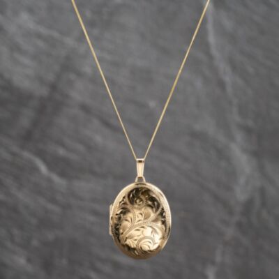 Pre-Owned 9ct Yellow Gold Engraved Locket Pendant & 18 Inch Curb Chain 41143663