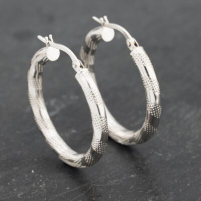 Pre-Owned White Gold 26mm Plain And Pattern Hoop Earrings 41173182