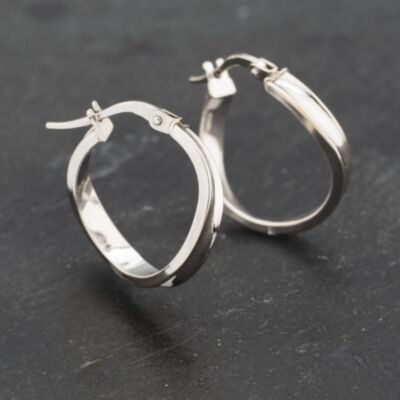 Pre-Owned White Gold 18mm Twist Creole Earrings 41173208