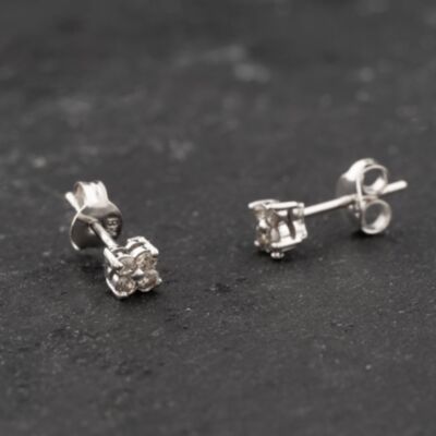 Pre-Owned White Gold 3mm 0.16ct Diamond Cluster Stud Earrings 41174097