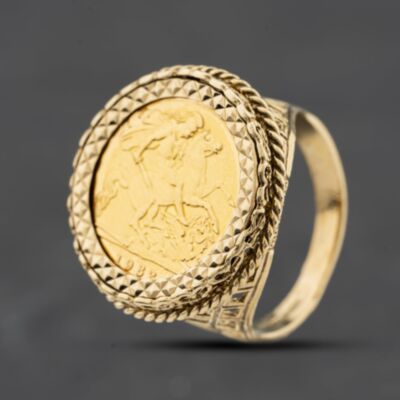 Pre-Owned 9ct Yellow Gold Queen Elizabeth II 1982 Half Sovereign Coin Ring 41201305