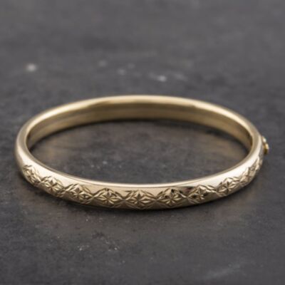 Pre-Owned 9ct Yellow Gold Diamond Cut Patterned Simple Bangle 41211229