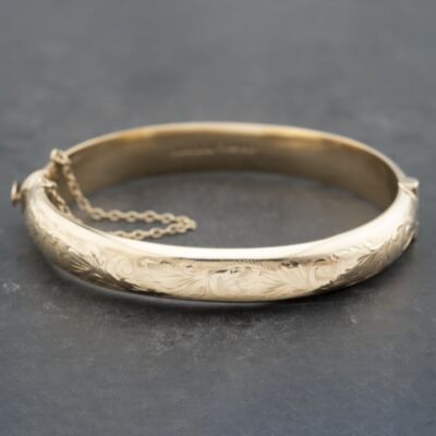 Pre-Owned 9ct Yellow Gold Half Engraved Standard Hinged Bangle 41211258