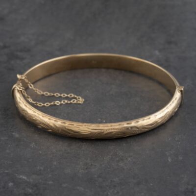 Pre-Owned 9ct Yellow Gold Engraved Diamond Cut Standard Hinged Bangle 41211286