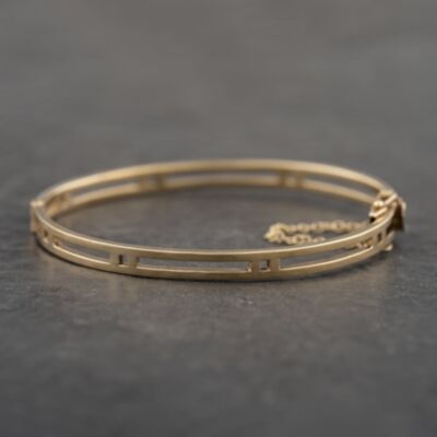 Pre-Owned 9ct Yellow Gold Cut Out Design Medium Hinged Bangle 41211301