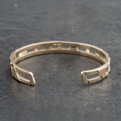 Pre-Owned 9ct Yellow Gold Openwork Design Standard Cuff Bangle 41211309