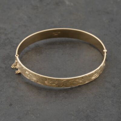 Pre-Owned 9ct Yellow Gold Hand Engraved Foliate Design Hinged Bangle 41211349