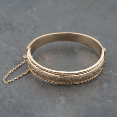 Pre-Owned 9ct Yellow Gold Openwork Zig-Zag Beaded Border Foliate Engraved Bangle 41211386