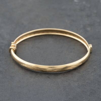Pre-Owned 18ct Yellow Gold Patterned Hinged Bangle 41211390