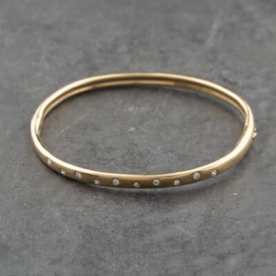 Pre-Owned 9ct Yellow Gold 0.26ct Diamond Rubover Set Hinged Bangle 41211415