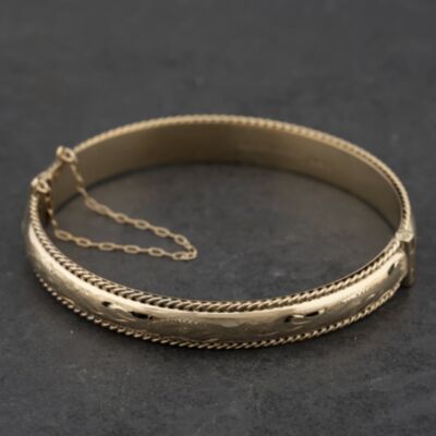 Pre-Owned Vintage 9ct Yellow Gold Hand Engraved Beaded Edge Small Hinged Bangle 41211429