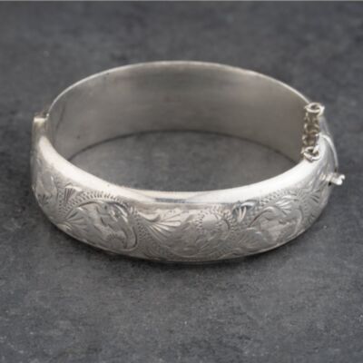 Pre-Owned Vintage Silver Hand Engraved Hinged Bangle 41211431