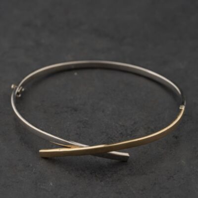Pre-Owned 9ct Two Colour Gold Crossover Hinged Bangle 41211440