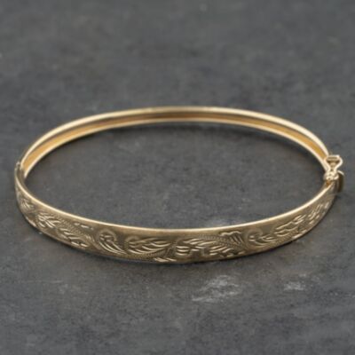 Pre-Owned 9ct Yellow Gold Half Engraved Hinged Bangle 41211442