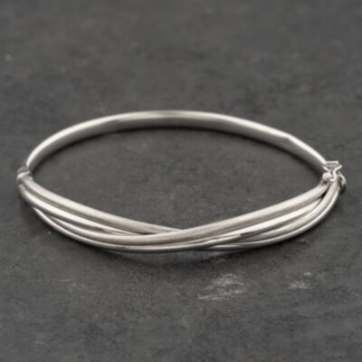 Pre-Owned 9ct White Gold Half Twist Hinged Bangle 41211444