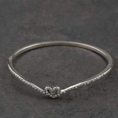 Pre-Owned Pandora Silver Cubic Zirconia Wishbone Heart Hinged Bangle 41221444