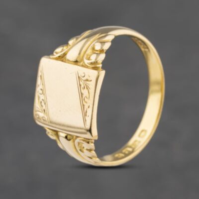 Pre-Owned Vintage 18ct Yellow Gold Part Engraved With Fancy Shoulders Signet Ring 41341919