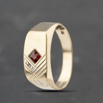 Pre-Owned 9ct Yellow Gold Garnet & 0.05ct Diamond Signet Ring 41341995