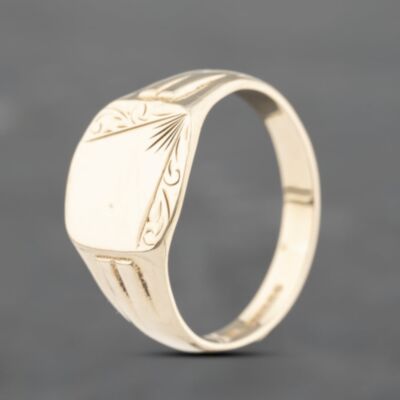 Pre-Owned 9ct Yellow Gold Cushion Signet Ring 41342084