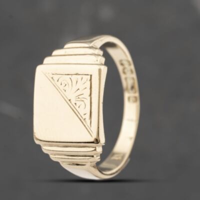 Pre-Owned 9ct Yellow Gold Square Part Engraved Signet Ring 41342101