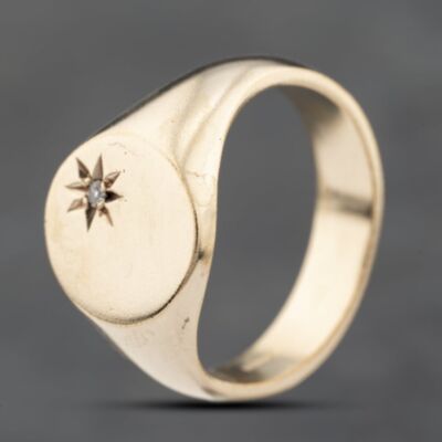 Pre-Owned 9ct Yellow Gold Diamond Set Oval Signet Ring 41342143
