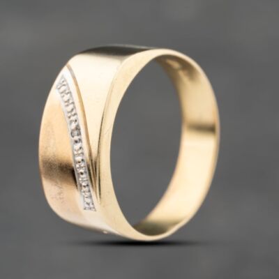 Pre-Owned 9ct Yellow Gold Diamond Signet Ring 41342181