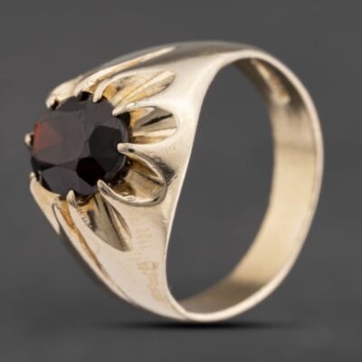 Pre-Owned 9ct Yellow Gold Garnet Oval Signet Ring 41342189