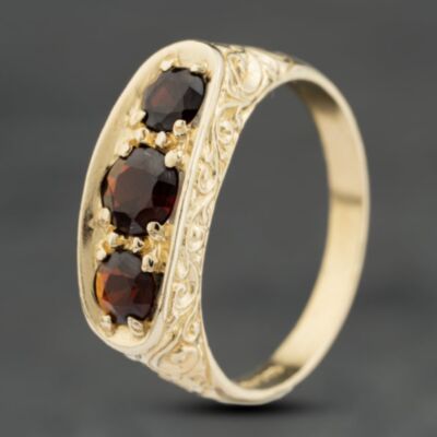 Pre-Owned 9ct Yellow Gold Garnet Three Stone Ring 41342303