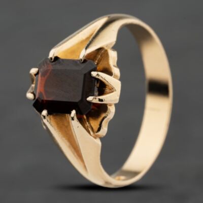 Pre-Owned Vintage 9ct Yellow Gold Garnet Oblong Signet Ring 41342329