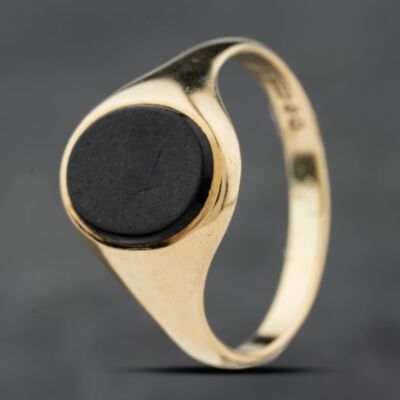 Pre-Owned 9ct Yellow Gold Onyx Oval Signet Ring 41342337
