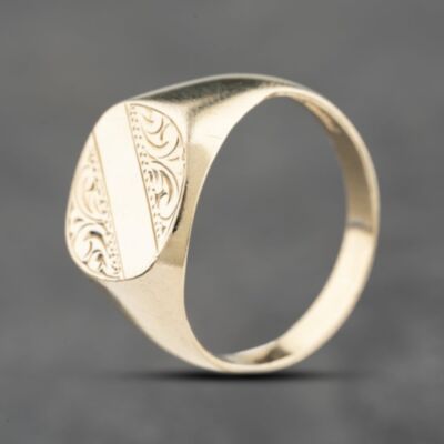 Pre-Owned 9ct Yellow Gold Cushion Part Engraved Signet Ring 41342369
