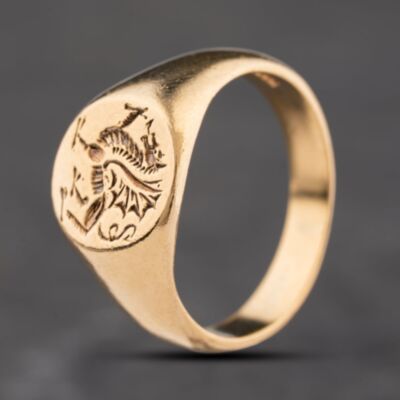 Pre-Owned 9ct Yellow Gold Welsh Dragon Signet Ring 41342404