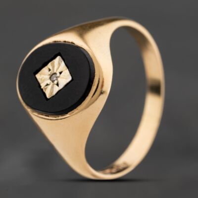 Pre-Owned 9ct Yellow Gold Onyx & Diamond Signet Ring 41342418