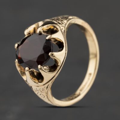 Pre-Owned 9ct Yellow Gold Garnet Signet Ring 41342531
