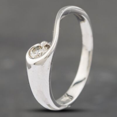 Pre-Owned 18ct White Gold Brilliant Cut Diamond Wave Solitaire Ring 41382182