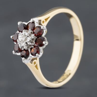 Pre-Owned Vintage 18ct Yellow Gold Garnet & Brilliant Cut Diamond Cluster Ring 41382346