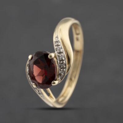 Pre-Owned 9ct Yellow Gold Garnet & Diamond Dress Ring 41383473
