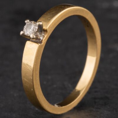 Pre-Owned 18ct Yellow Gold Diamond Solitaire Ring 4138683
