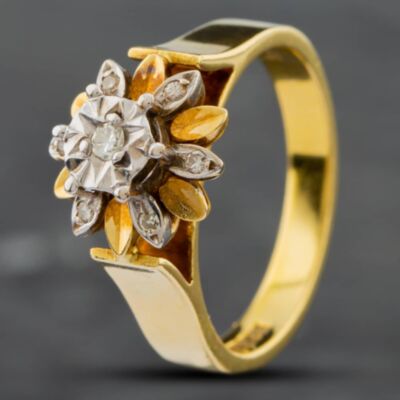 Pre-Owned Vintage 18ct Yellow Gold Diamond Flower Cluster Ring 41481279
