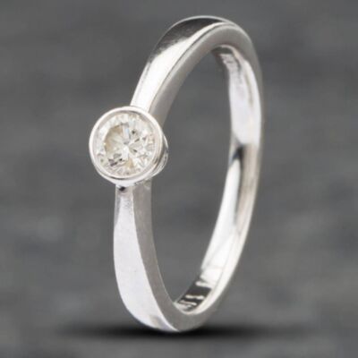 Pre-Owned 18ct White Gold Brilliant Cut Diamond Rub Over Set Solitaire Ring 41481306