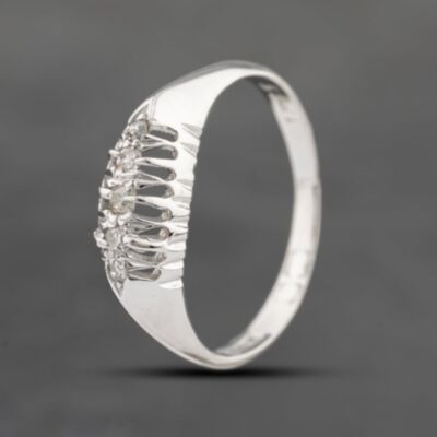 Pre-Owned Vintage 18ct White Gold 0.10ct Diamond Graduated Five Stone Ring 41482159